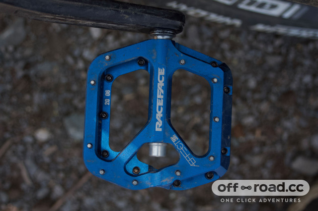 Race Face Aeffect Flat Pedal Review off road.cc